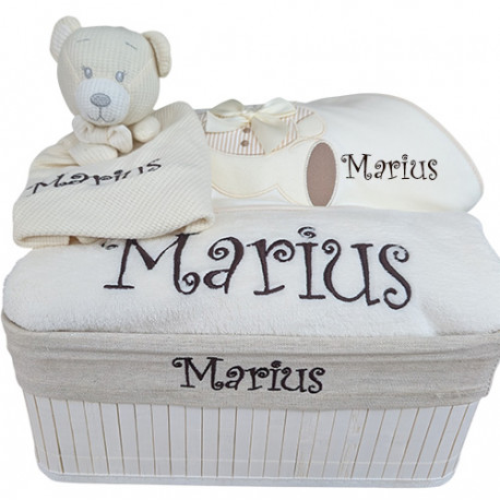 Corbeille cadeau naissance personnalis&eacute;