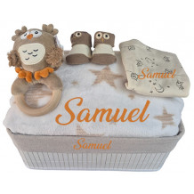 Corbeille cadeau naissance personnalisée